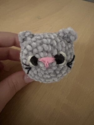 Peluche chat en crochet